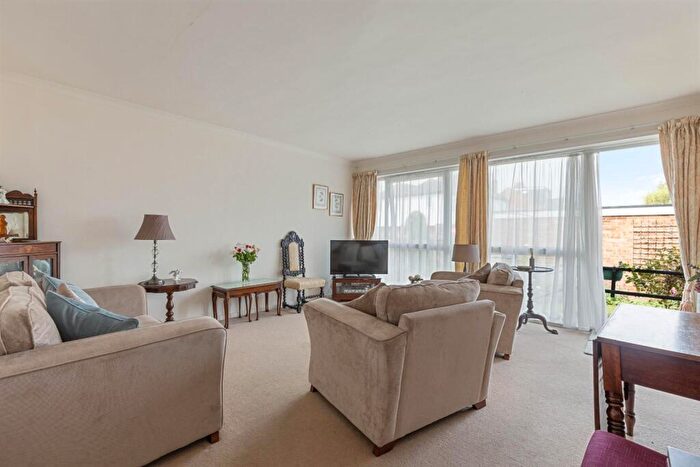2 Bedroom Flat For Sale In Croydon Road, Beckenham, BR3