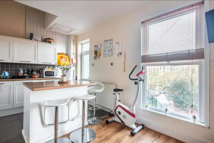 4 Bedroom House To Rent In A Cemetery Road, Sheffield, S11