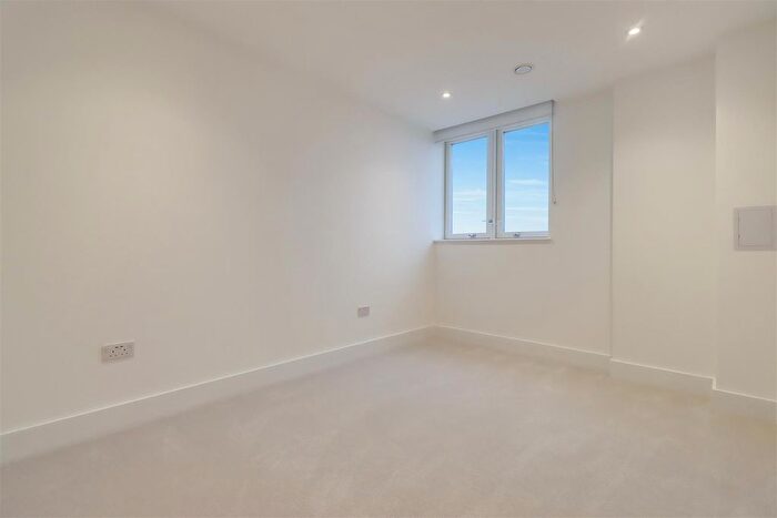 2 Bedroom Flat To Rent In Herne Hill Road, London, SE24