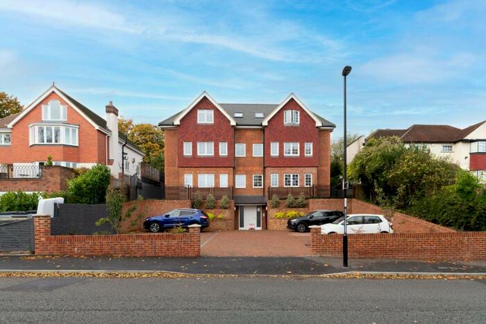 2 Bedroom Flat To Rent In Coombes House, Croydon, Purley, CR8