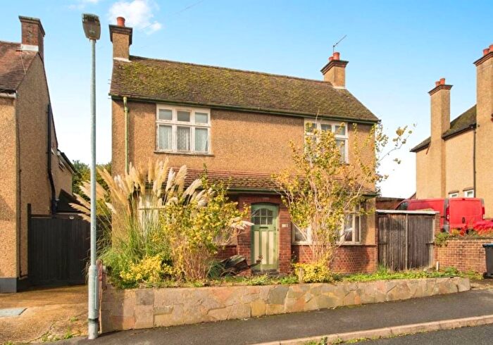 3 Bedroom Detached House For Sale In A Belmont Road, Hemel Hempstead, Hertfordshire, HP3