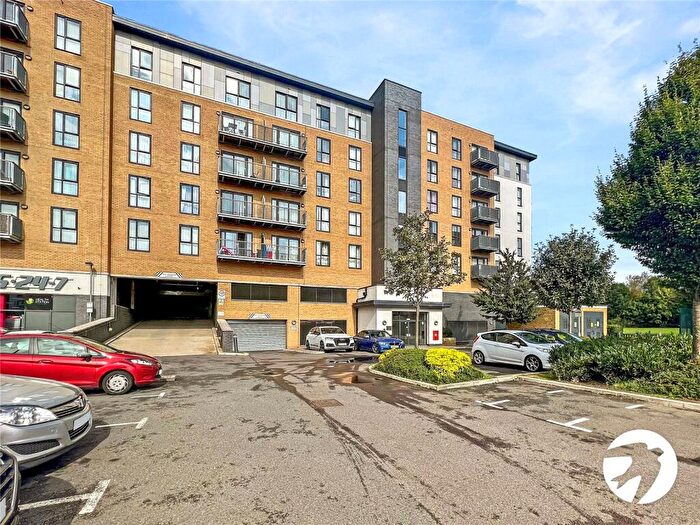 2 Bedroom Flat To Rent In Clydesdale Way, Belvedere, DA17