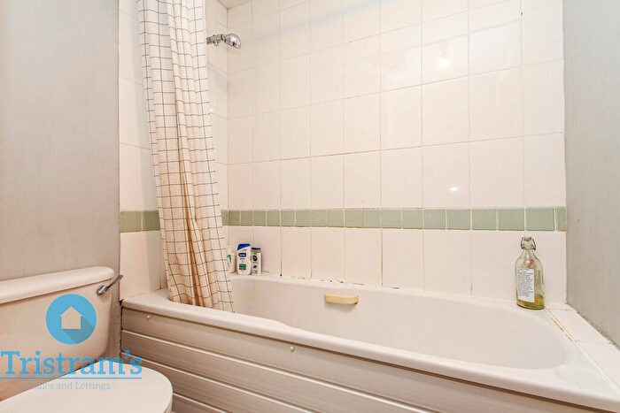 2 Bedroom Apartment To Rent In Tonnelier Road, Dunkirk, NG7