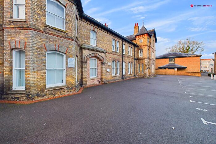 Apartment For Sale In Grammar School Walk, Huntingdon, Cambridgeshire, PE29