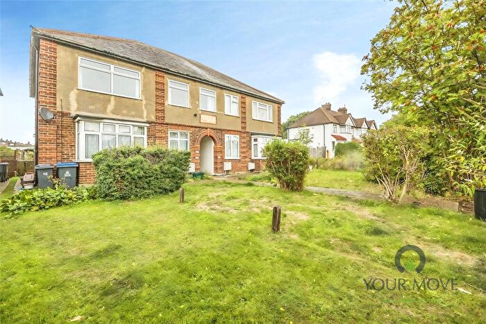 2 Bedroom Maisonette To Rent In Moor Lane, Chessington, Surrey, KT9