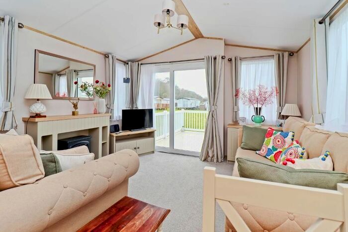2 Bedroom Mobile/park Home For Sale In Sutton Vale Holiday Park, Vale Road, Sutton, Kent, CT15