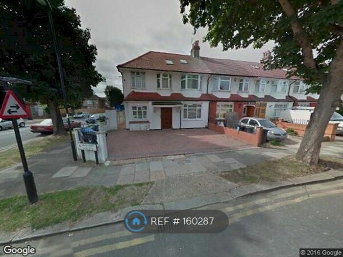 Studio To Rent In Hereward Gardens, London, N13