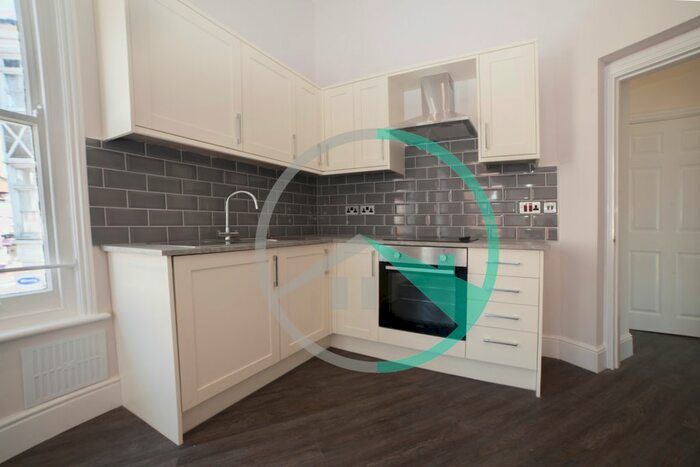 2 Bedroom Flat To Rent In High Street, Tonbridge, TN9