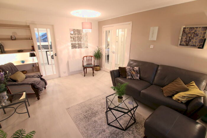 2 Bedroom Flat To Rent In Kelvindale Road, Kelvindale, G12