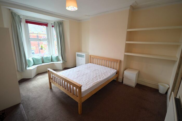 3 Bedroom Flat To Rent In Goldspink Lane, Newcastle Upon Tyne, NE2