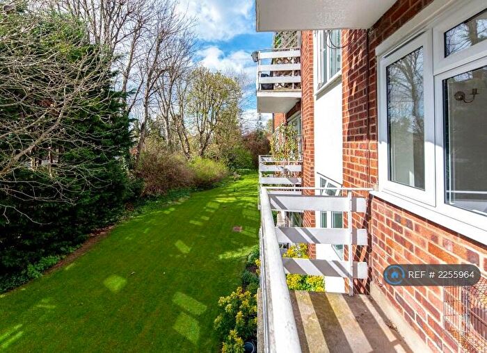 1 Bedroom Flat To Rent In St. Andrews Square, Surbiton, KT6
