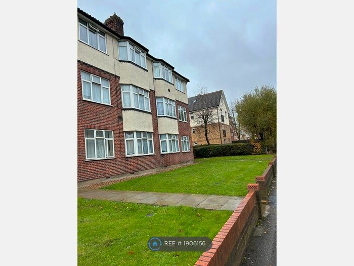 2 Bedroom Flat To Rent In Beverley Court, Harrow, HA2