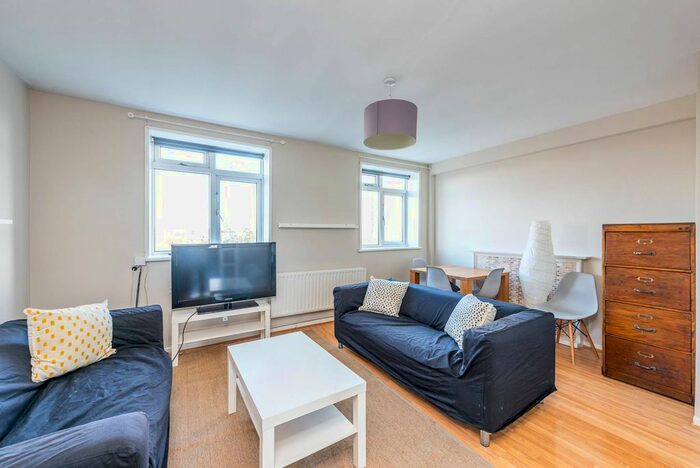 3 Bedroom Flat To Rent In Hartington Road, Stockwell, London, SW8