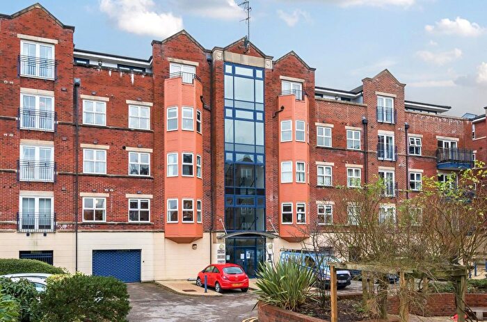 2 Bedroom Flat For Sale In Carisbrooke Road, Far Headingley, Leeds, LS16