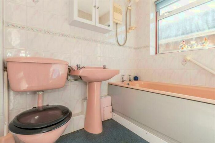 2 Bedroom Detached Bungalow For Sale In Cavendish Close, Castle Donington, Derby, Derbyshire, DE74