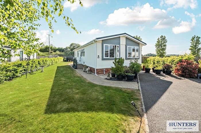 2 Bedroom Property For Sale In St. George Close, Gateforth Park, Selby, YO8