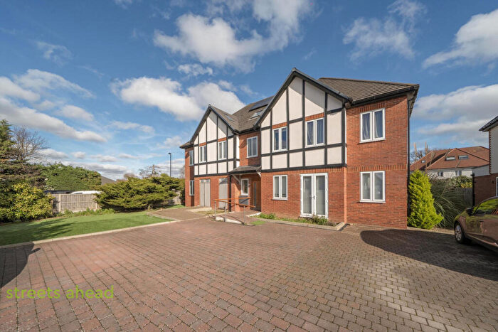 2 Bedroom Apartment For Sale In The Glade, Shirley, CR0