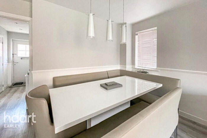 1 Bedroom Terraced House To Rent In Honey Bee Street, Reading, RG31