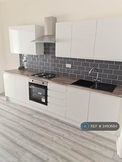 3 Bedroom Terraced House To Rent In Walliker Street, Hull, HU3