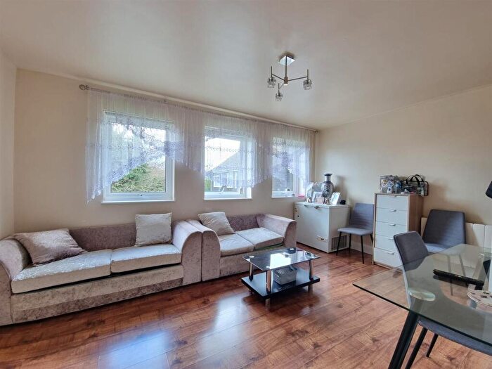 1 Bedroom Maisonette To Rent In Oak Street, Romford, RM7