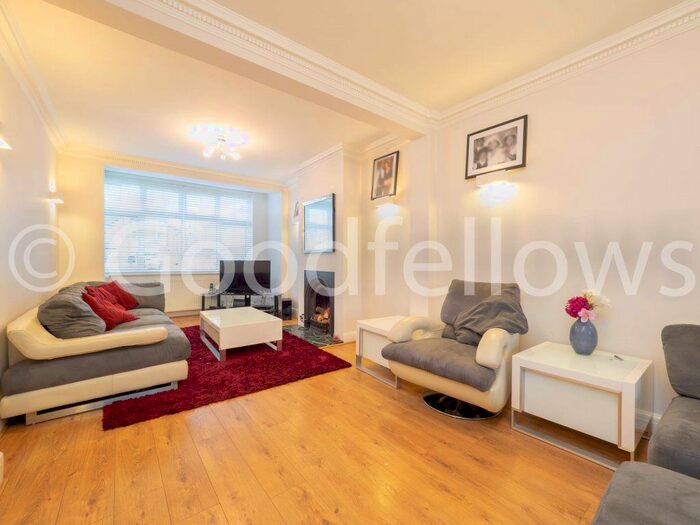 4 Bedroom Property To Rent In Taunton Close, North Cheam, Sutton, SM3