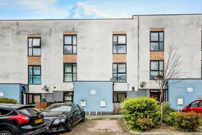 3 Bedroom Terraced House For Sale In Groves Avenue, Salford, Greater Manchester, M5