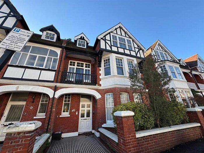 Flat To Rent In Chatsworth Road, Brighton, BN1