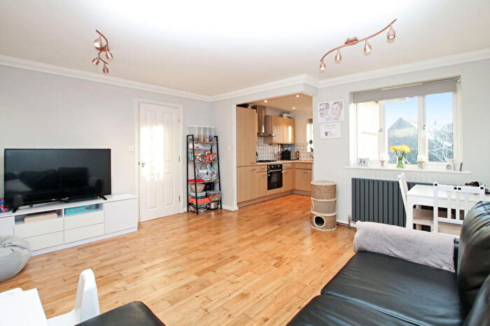 2 Bedroom Apartment For Sale In London Road, Romford, RM7