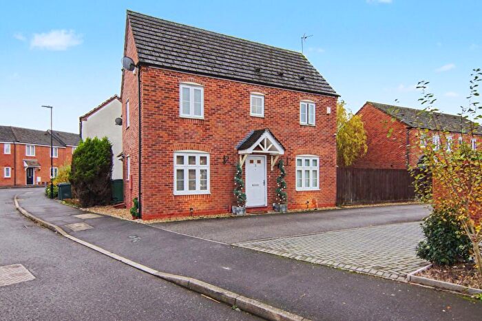 3 Bedroom Semi-Detached House For Sale In Endicott Bend, Coventry, CV4
