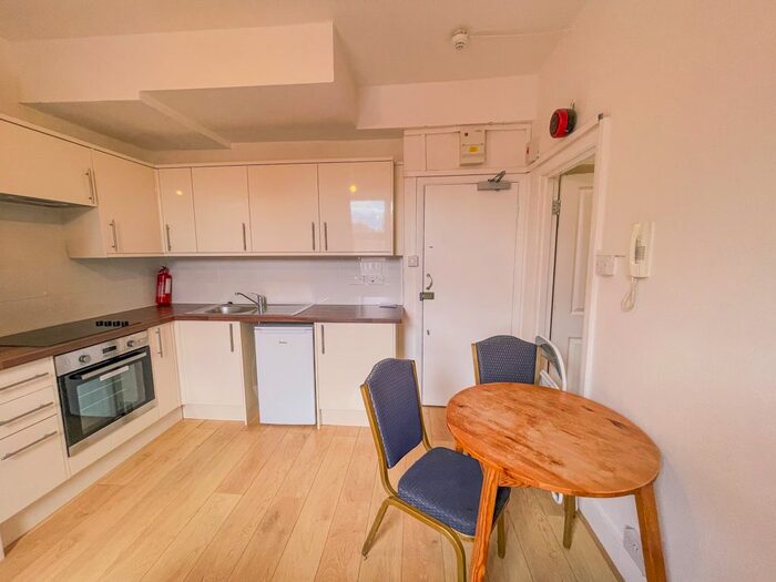 Studio To Rent In Holloway Road, London, N7