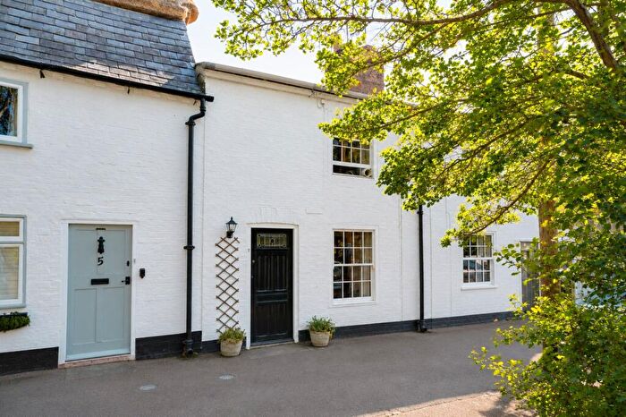 2 Bedroom Property To Rent In High Street, Hemingford Abbots, PE28