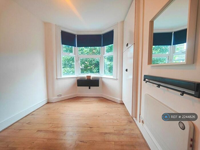 Studio To Rent In Crossfield Road, London, N17