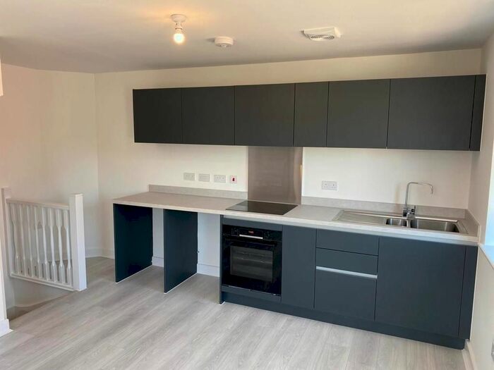 2 Bedroom Town House To Rent In Dallington Street, Nottingham, NG8