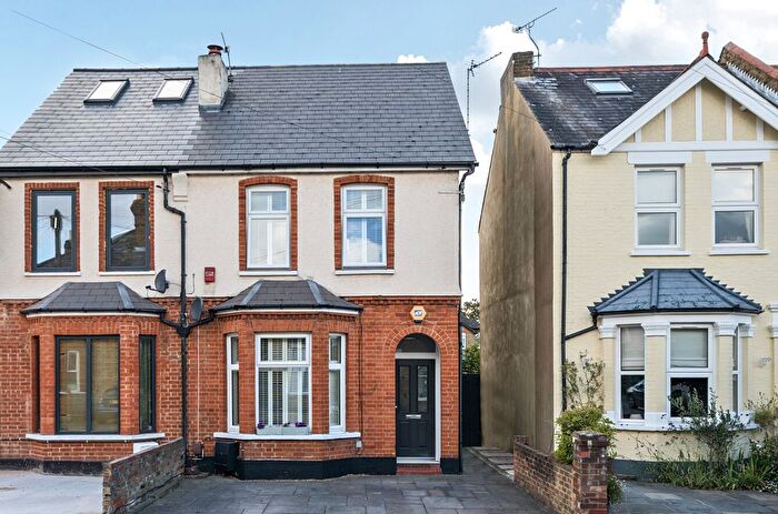 3 Bedroom Semi-Detached House For Sale In Carshalton Grove, Sutton, SM1