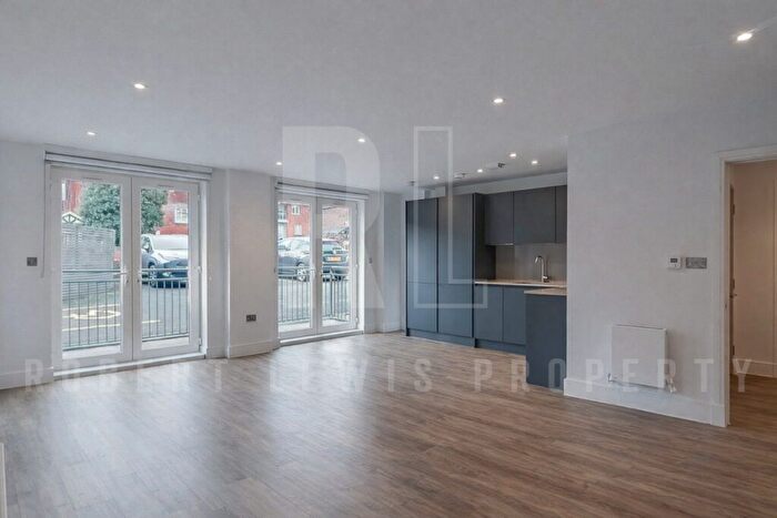 3 Bedroom Flat To Rent In Holden Road, London, N12