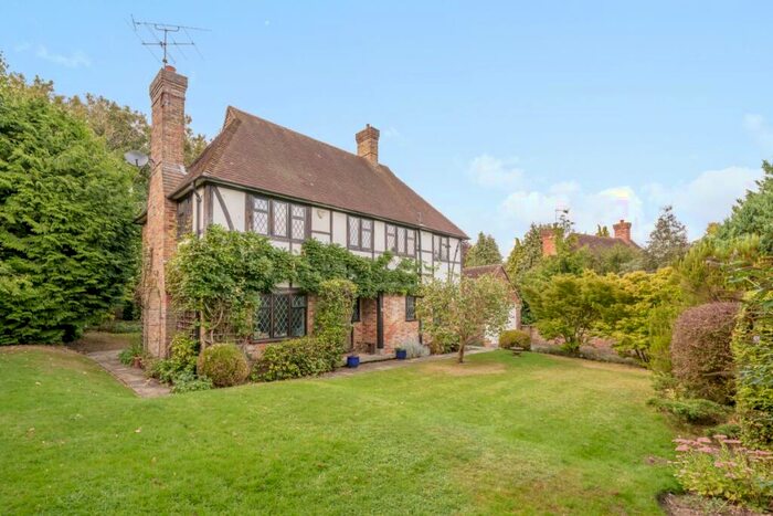 4 Bedroom Detached House To Rent In Guildford, GU1