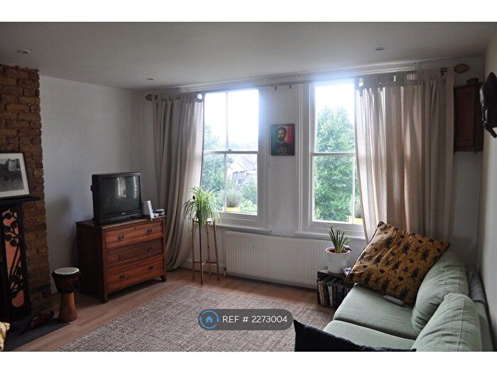 2 Bedroom Flat To Rent In Thurlow Park Road, London, SE21