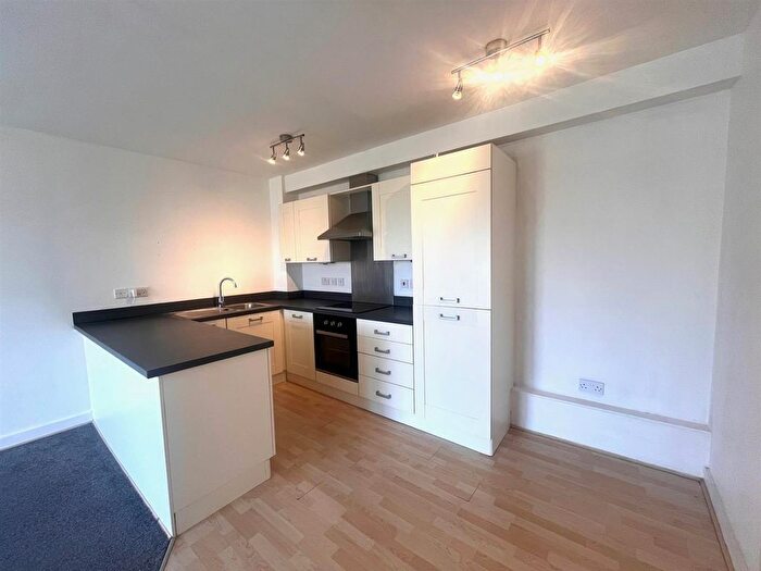 2 Bedroom Flat To Rent In The Woodlands, Stamford Street East, Ashton-Under-Lyne, OL6