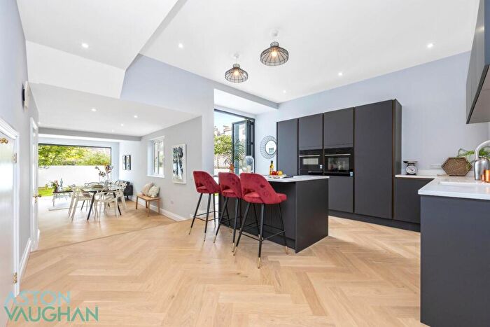 5 Bedroom Semi-Detached House To Rent In Pembroke Crescent, Hove, BN3