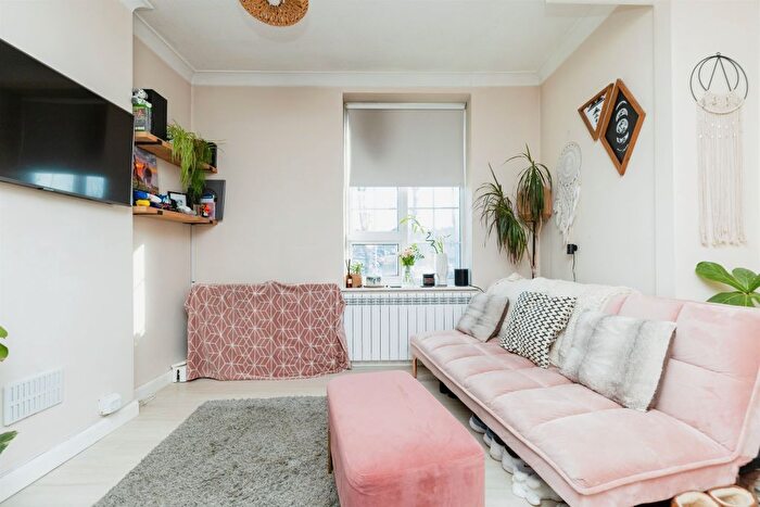 1 Bedroom Flat For Sale In Norton Way North, Letchworth Garden City, SG6