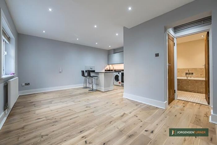 1 Bedroom Flat To Rent In Carillon Court, Ealing Broadway, W5