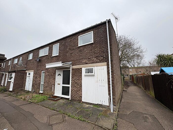 3 Bedroom Terraced House For Sale In Holdfield, Peterborough, PE3