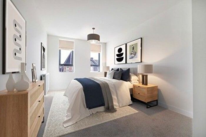 2 Bedroom Block Of Flats To Rent In Raynes Park, SW20