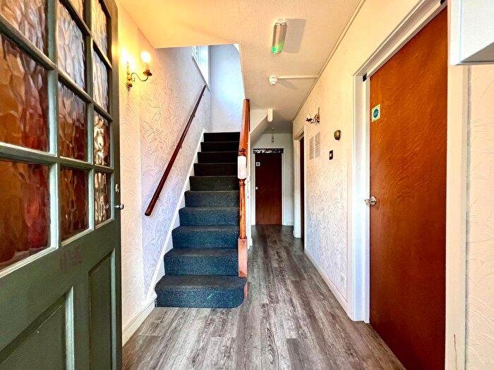 6 Bedroom Semi-detached House To Rent In Lynegrove Avenue, Ashford, TW15