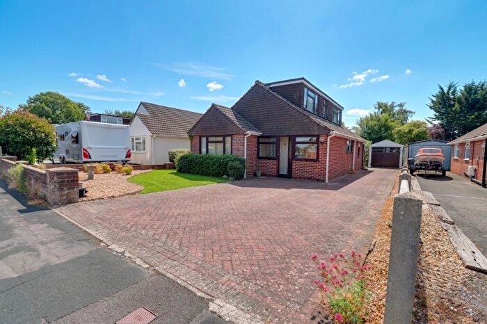 3 Bedroom Chalet For Sale In Haslar Crescent, Waterlooville, PO7