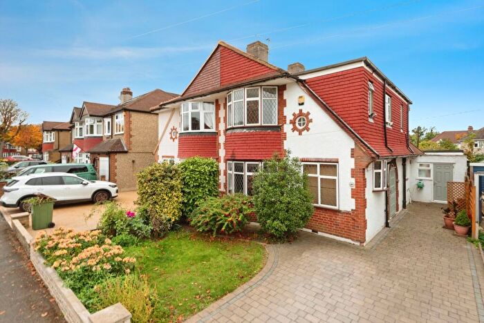 4 Bedroom Semi Detached House For Sale In Burnham Drive, Worcester Park, KT4