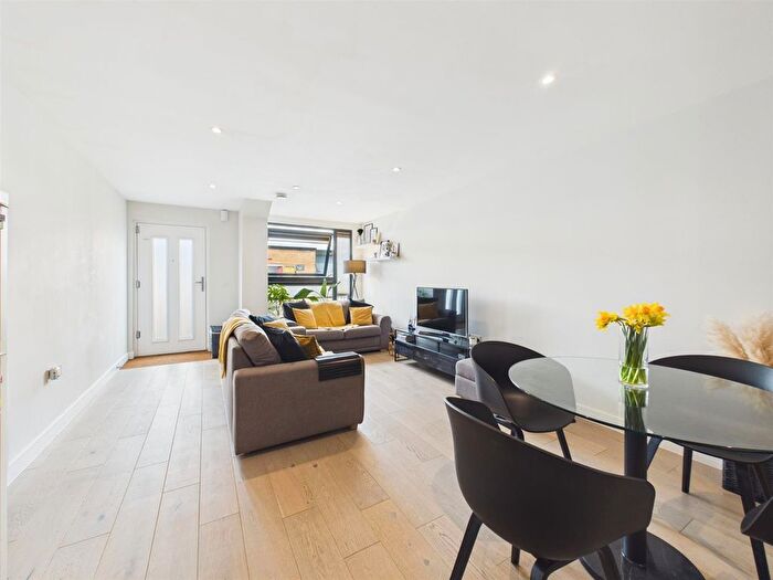 1 Bedroom Flat For Sale In Luna Apartments, Field End Road, Ruislip, HA4