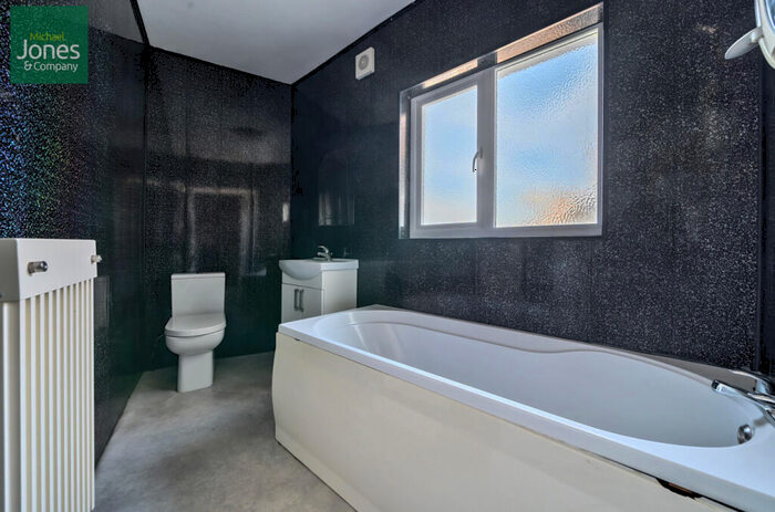 3 Bedroom Flat To Rent In Brighton Road, Lancing, West Sussex, BN15