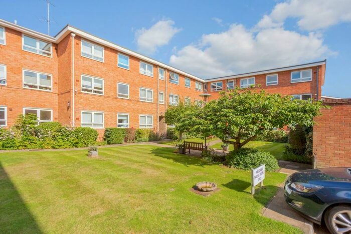 2 Bedroom Flat To Rent In Station Road, Henley-On-Thames, RG9