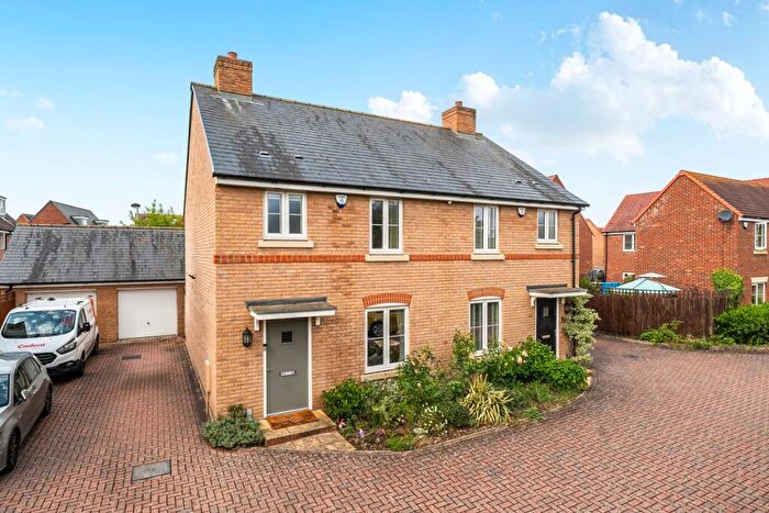 3 Bedroom Semi-Detached House For Sale In Juniper Mead, Stotfold, SG5